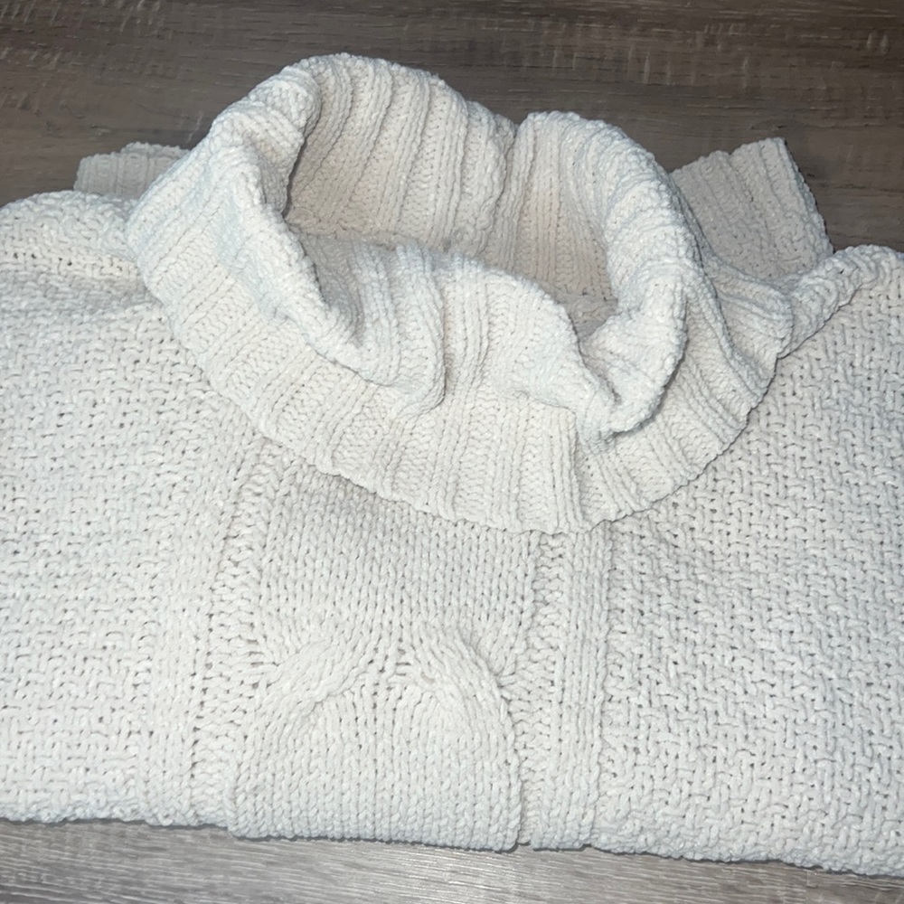 Knitted turtle neck sweater